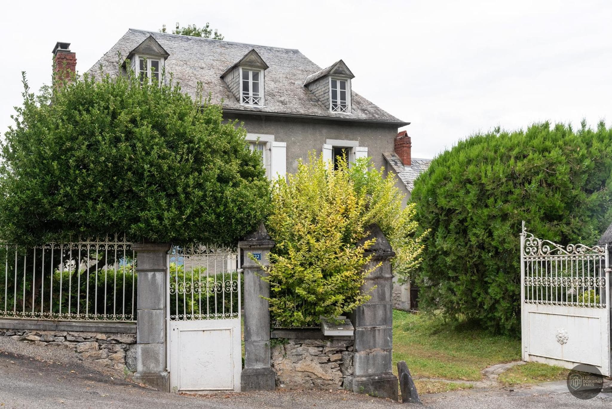 Vue extérieure de l'hôtel La Serre à Paris en Île-de-France