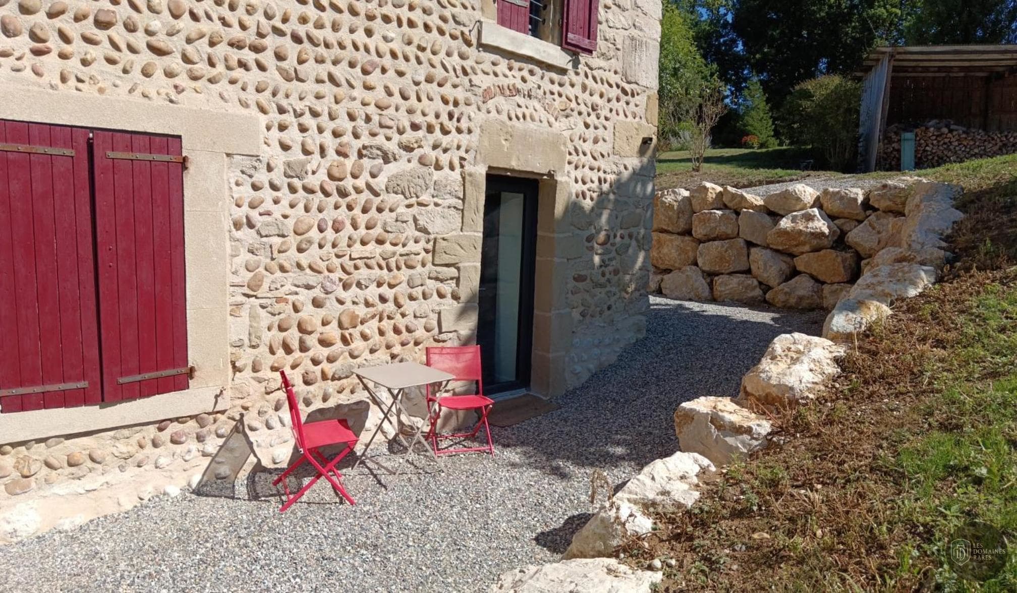 Vue extérieure du lieu La Source Bleue à Gudmont en Grand Est