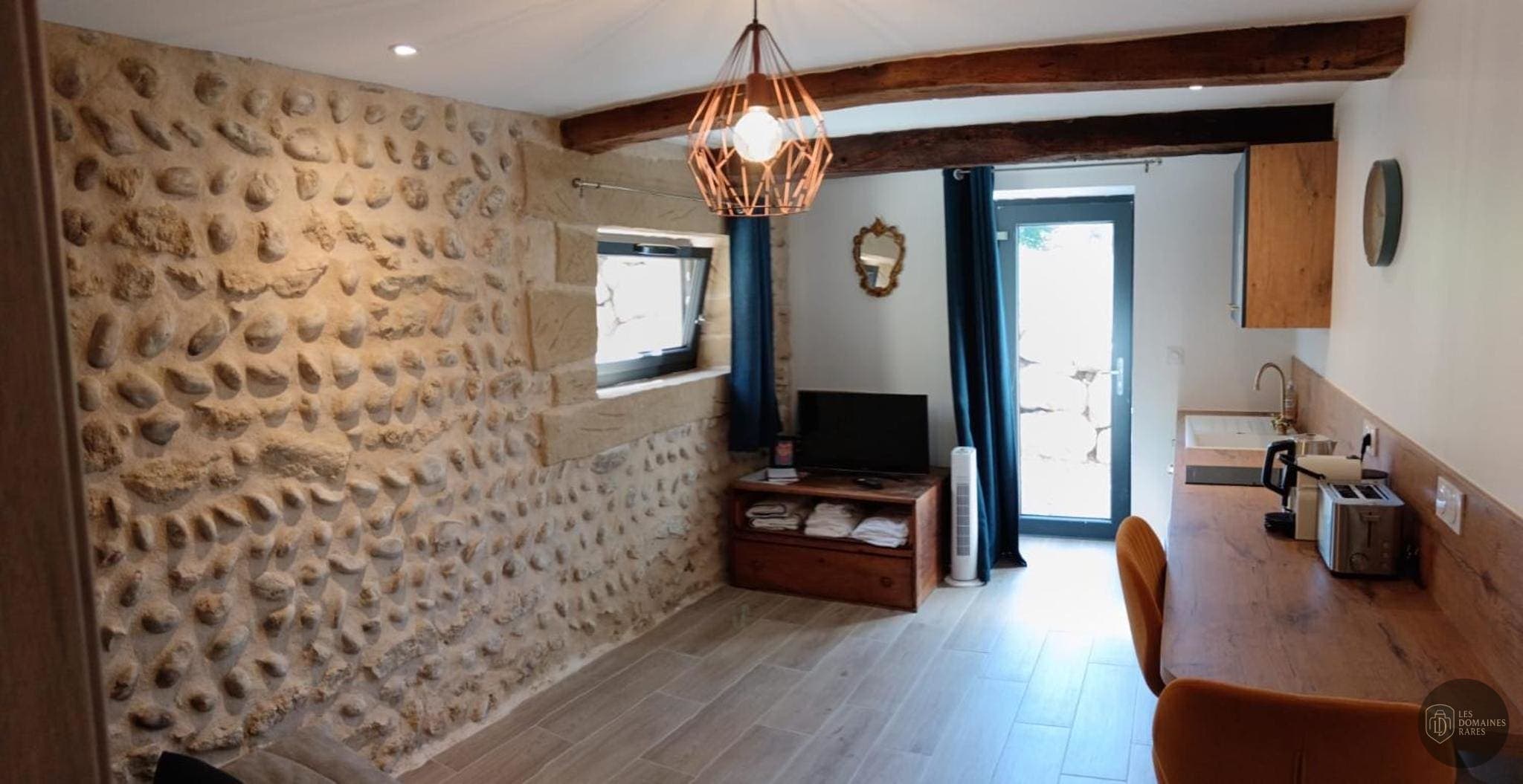 Espace intérieur du lieu La Source Bleue à Gudmont en Grand Est