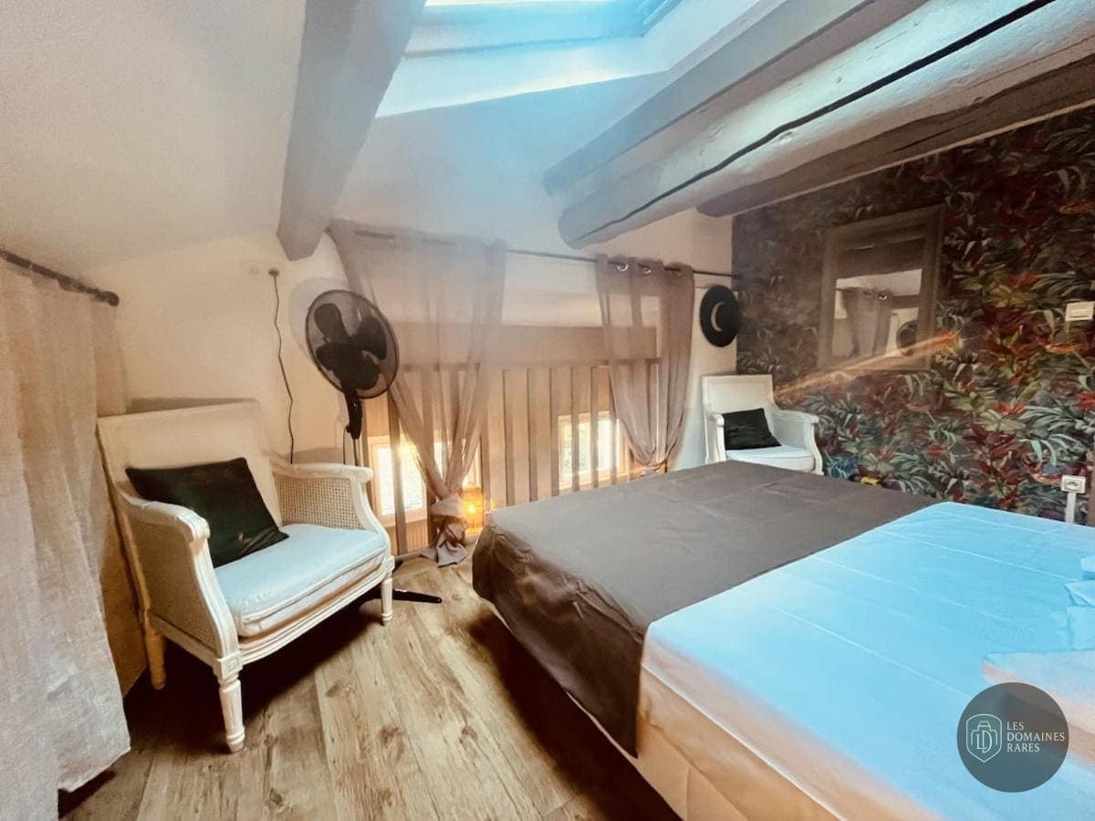 Chambre du lieu La Table des Artistes à Courbevoie en Île-de-France