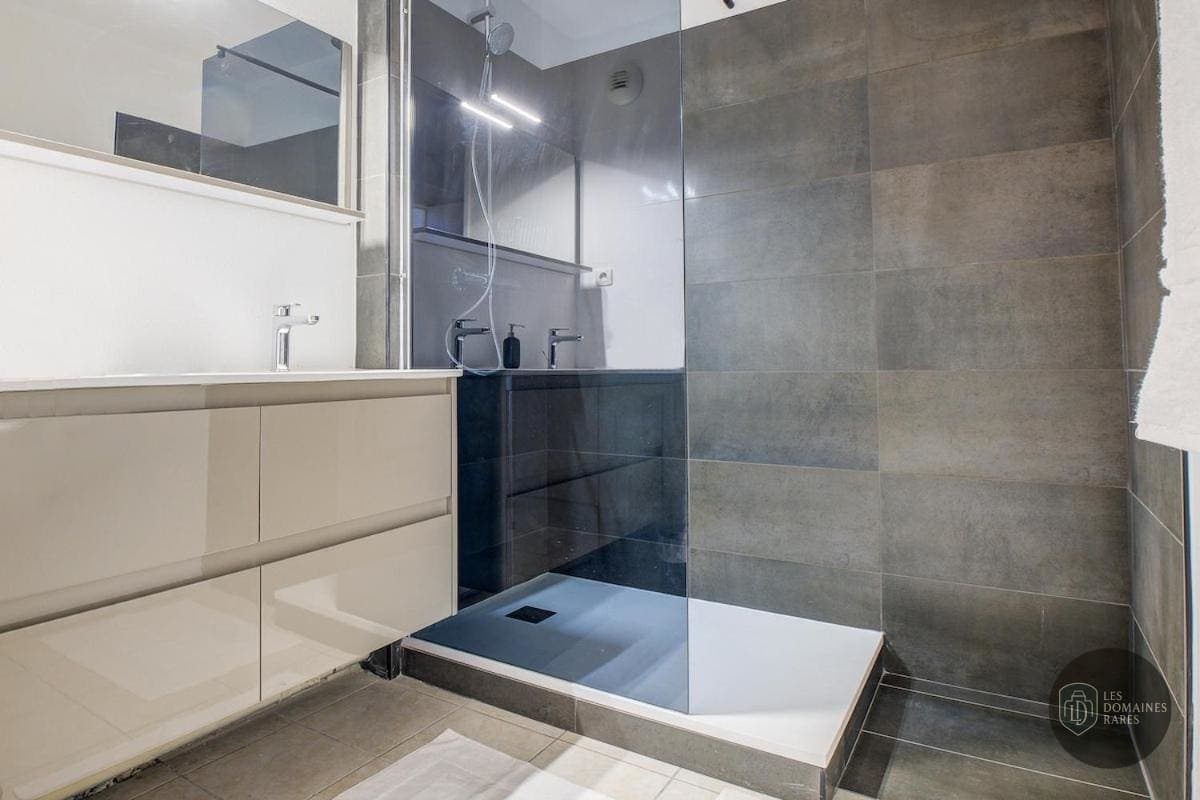 Salle de bain du lieu La Tribu Co Working à Le en Pays de la Loire