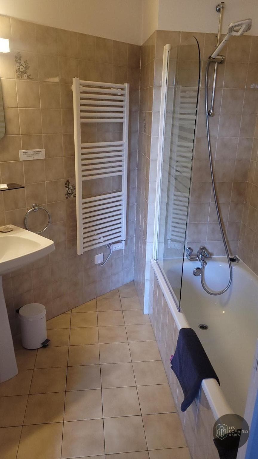 Salle de bain de l'hôtel La Truffière en Occitanie