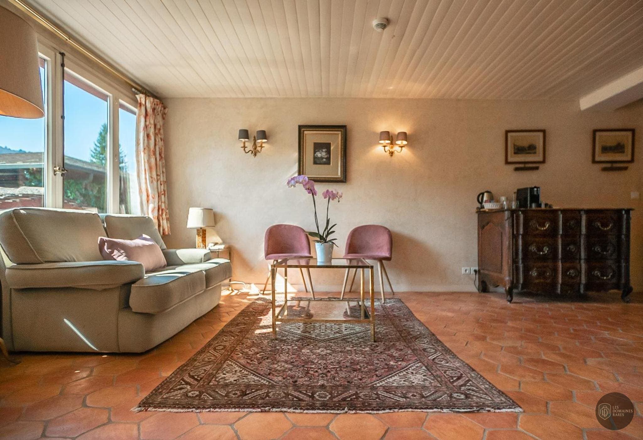 Espace intérieur de l'hôtel La Verniaz en Auvergne-Rhône-Alpes