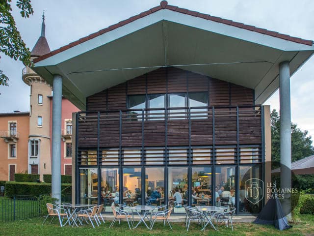 Vue extérieure du domaine La Veyrie à Bernin en Auvergne-Rhône-Alpes