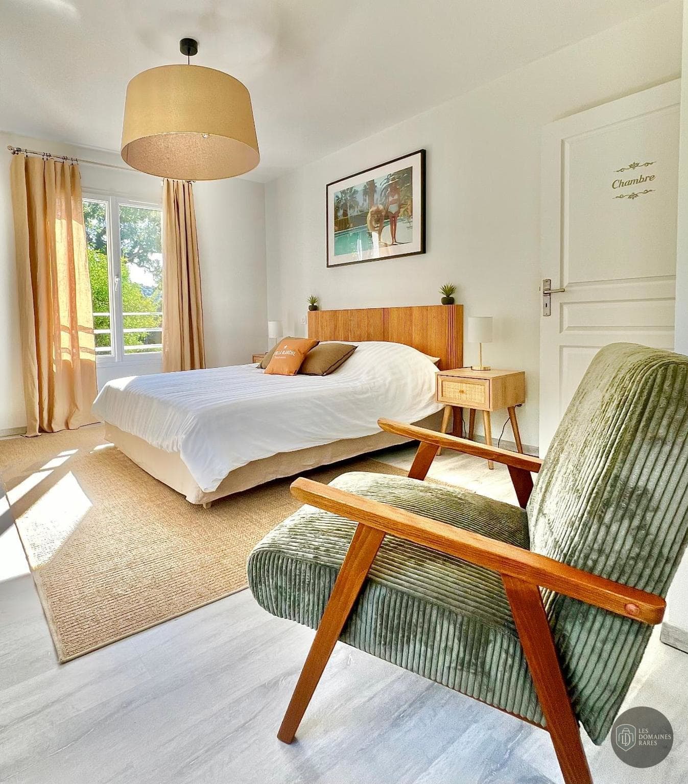 Chambre de l'hôtel La Villa Blanche à Chalèze en Bourgogne-Franche-Comté - séminaire chalèze