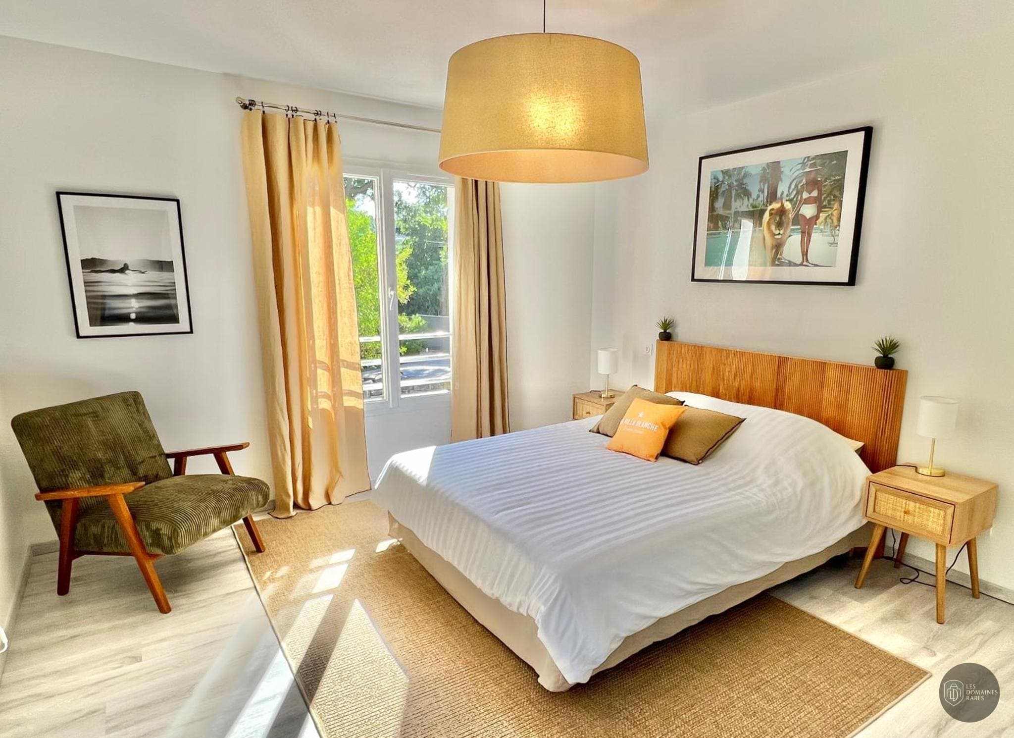 Chambre de l'hôtel La Villa Blanche à Chalèze en Bourgogne-Franche-Comté