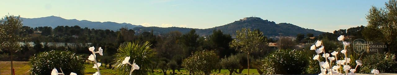 Vue extérieure de l'hôtel La Villa Brignac à Ollioules en Provence-Alpes-Côte d'Azur