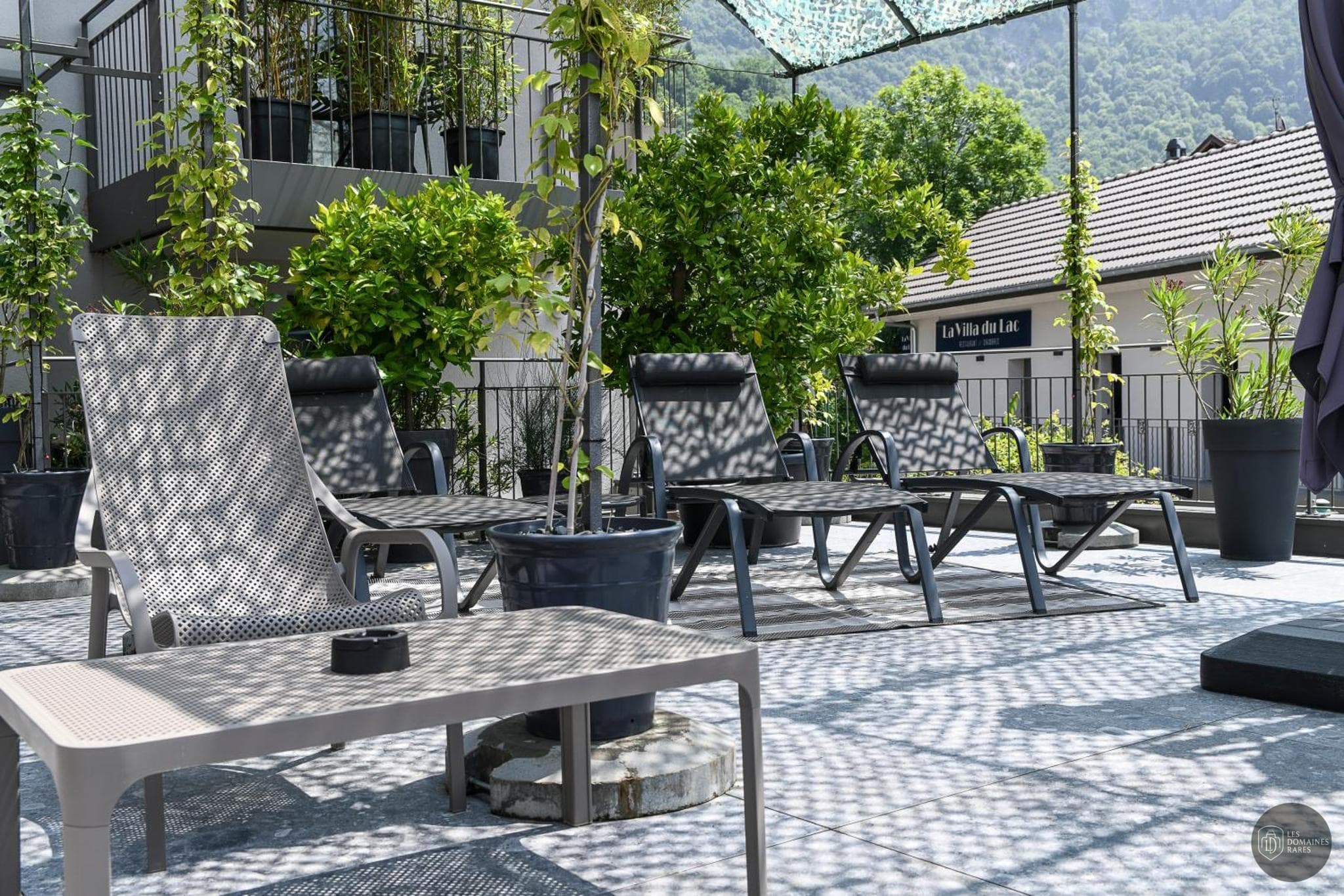Vue extérieure de l'hôtel La Villa du Lac en Auvergne-Rhône-Alpes