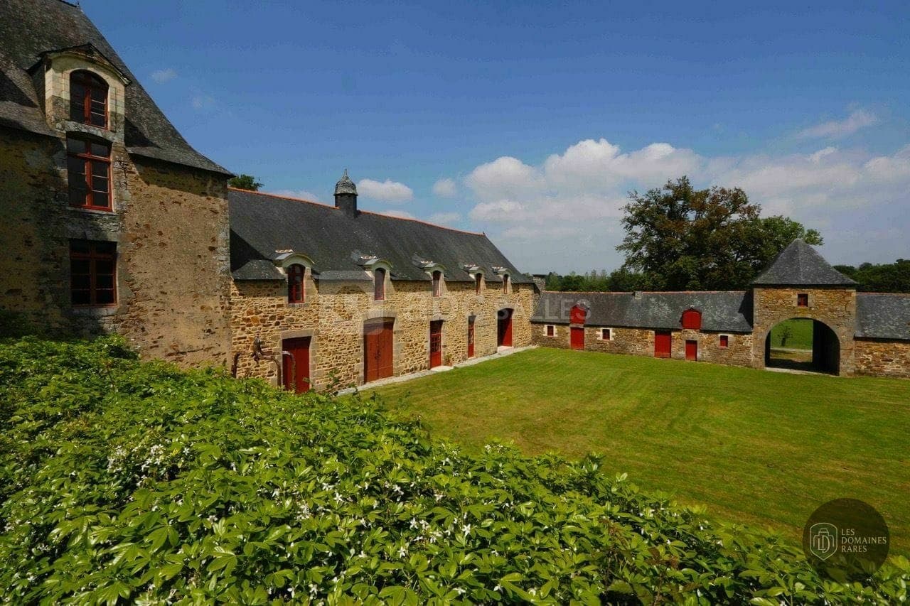 Vue extérieure du lieu La Villequeno à Quelneuc en Bretagne