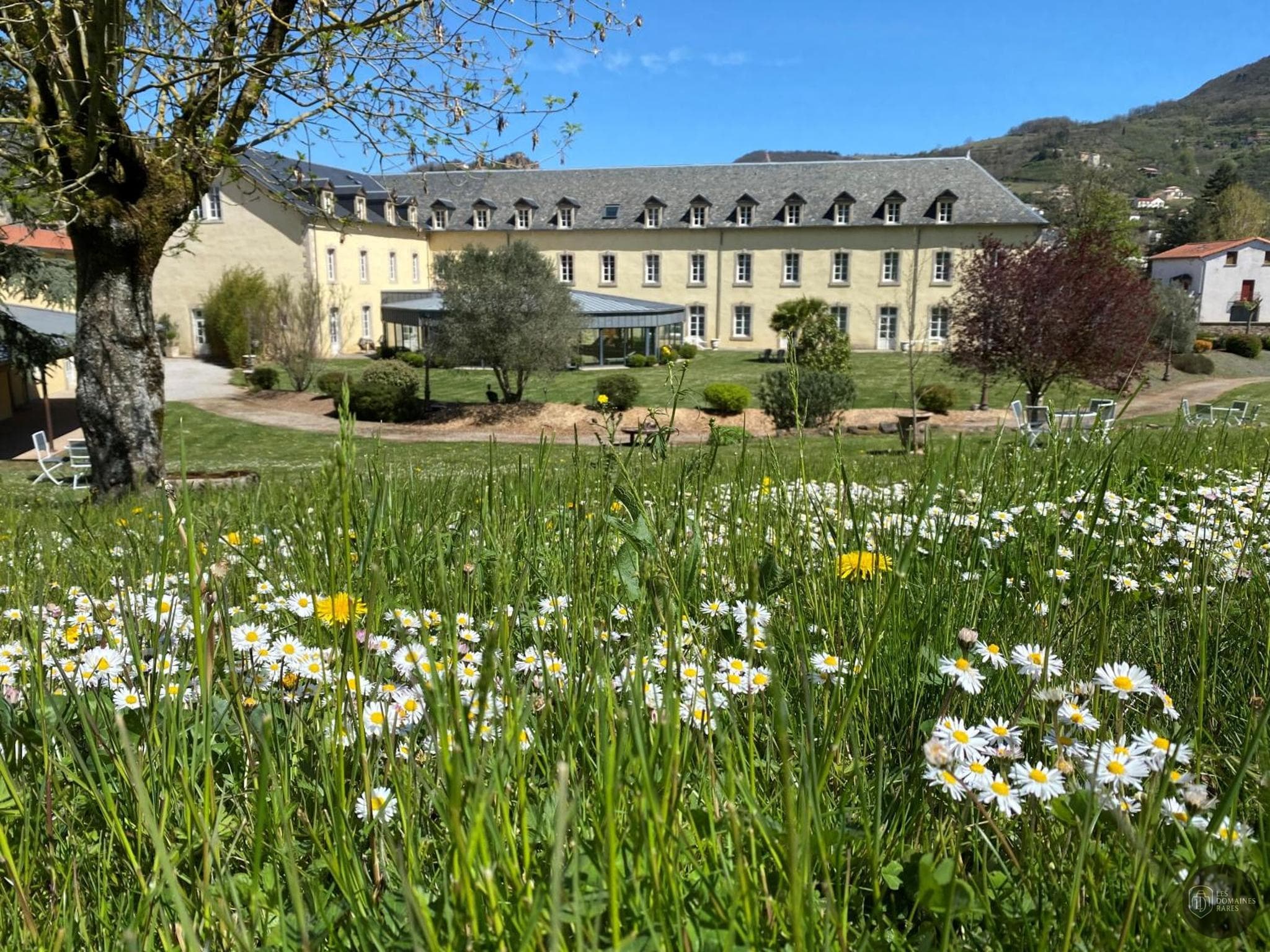 Vue extérieure de l'hôtel Le 1837 en Occitanie