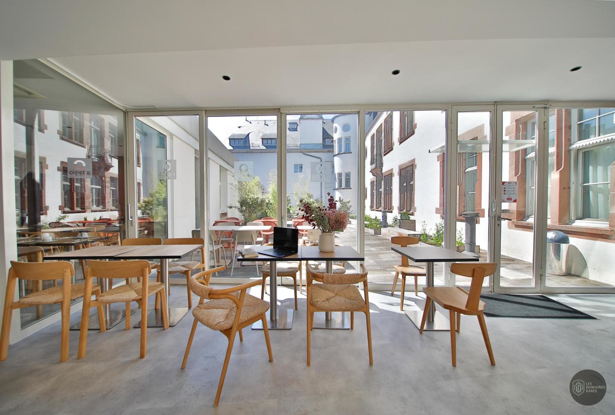 Espace intérieur du lieu Le 67 Meeting Place à Paris en Île-de-France