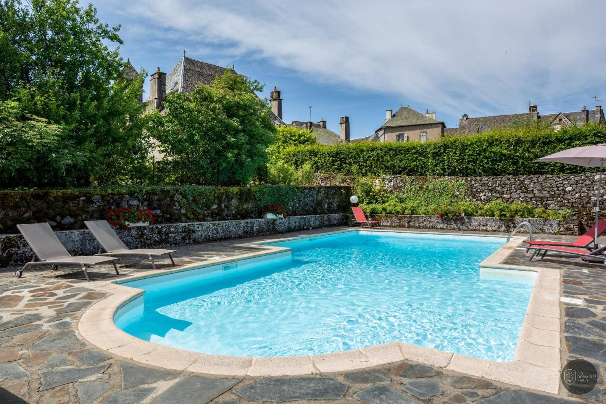 Piscine et activités du lieu Le Bailliage à Salers en Auvergne-Rhône-Alpes