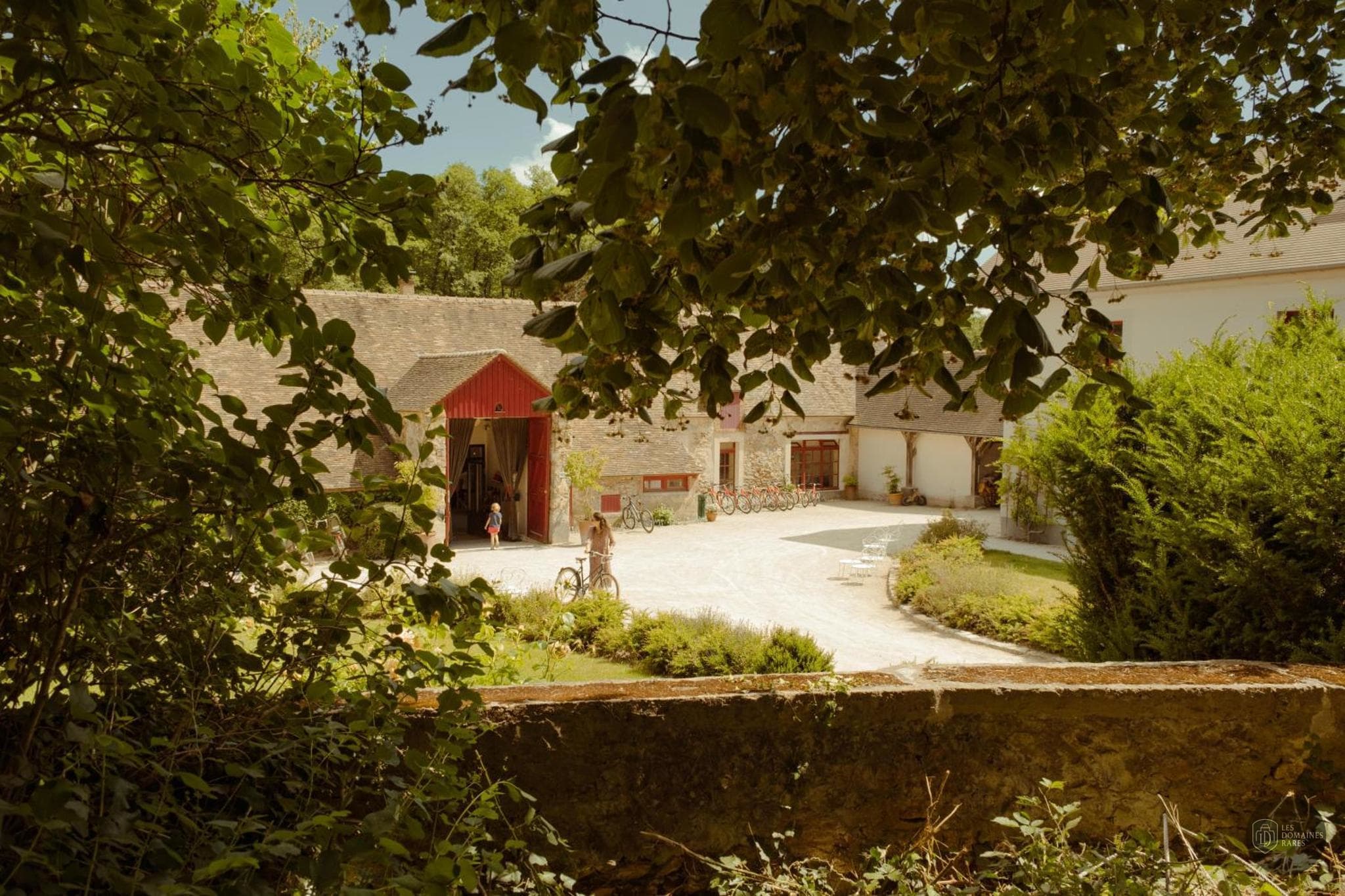 Vue extérieure du lieu Le Barn à Bonnelles en Île-de-France