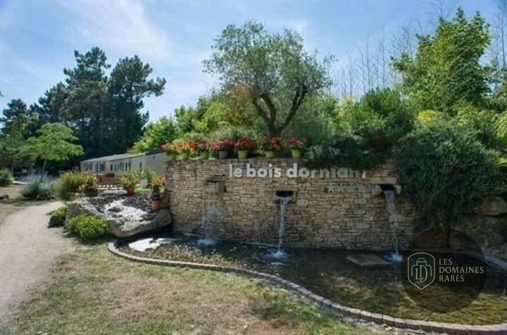 Vue extérieure du lieu Le Bois Dormant à Champagnole en Bourgogne-Franche-Comté