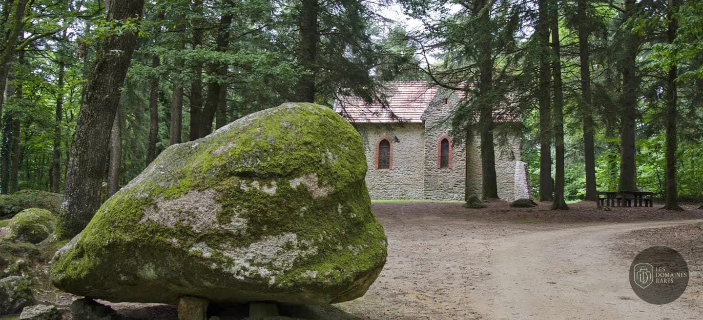 Vue extérieure du lieu Le Bois du Tay à Hambers en Pays de la Loire