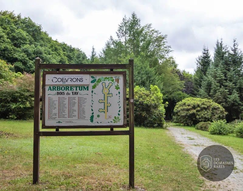 Vue extérieure du lieu Le Bois du Tay à Hambers en Pays de la Loire