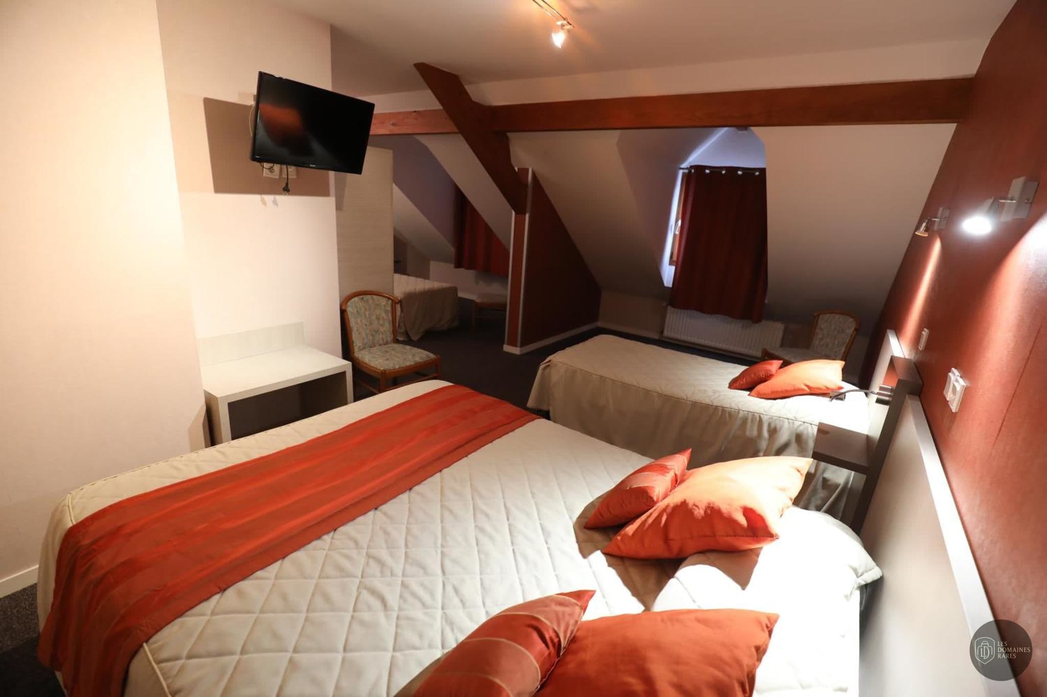 Chambre de l'hôtel Le Bourguignon à Bèze en Bourgogne-Franche-Comté - séminaire bèze, france