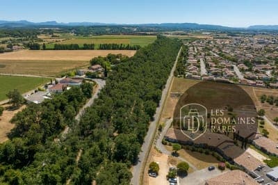 Vue extérieure du moulin Le Broadway en Nouvelle-Aquitaine