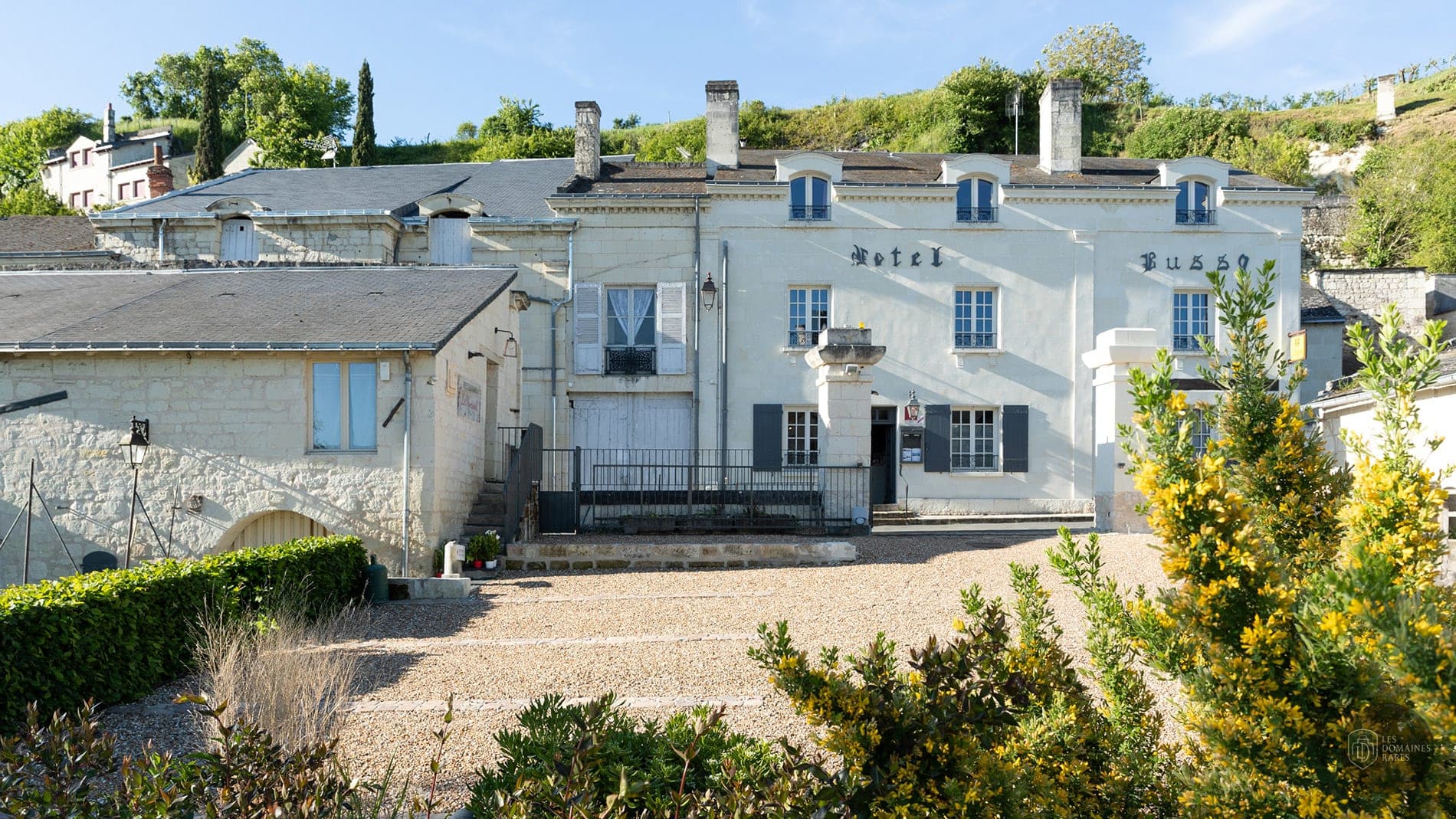 Vue extérieure du lieu Le Bussy à Montsoreau en Pays de la Loire