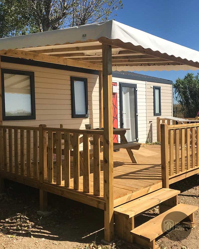 Vue extérieure du camping Le Camarguais à Lattes en Occitanie