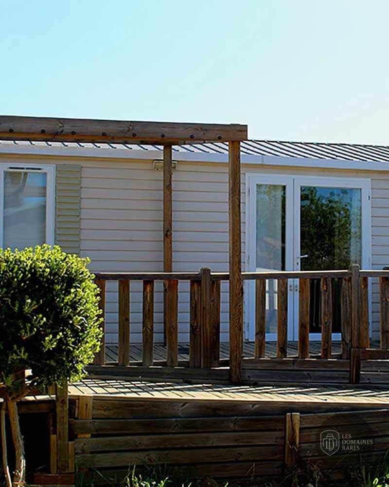 Vue extérieure du camping Le Camarguais à Lattes en Occitanie