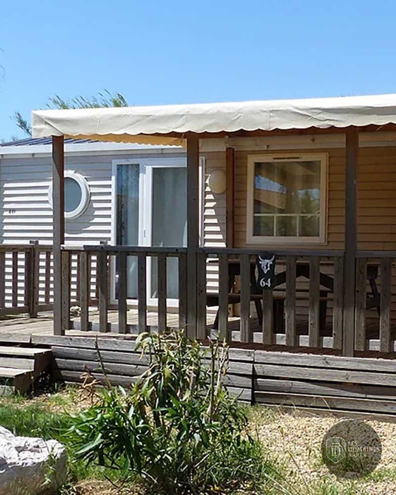Vue extérieure du camping Le Camarguais à Lattes en Occitanie