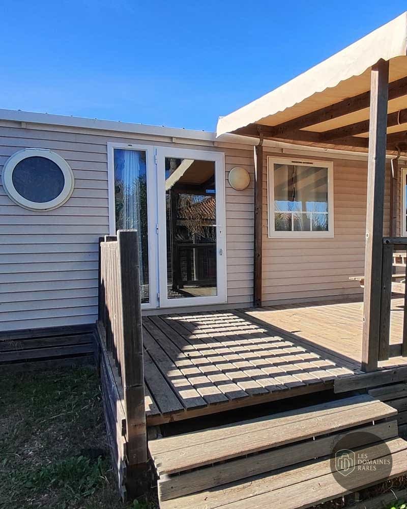 Vue extérieure du camping Le Camarguais à Lattes en Occitanie