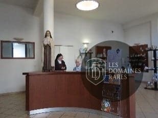 Espace intérieur de l'hôtel Le Carmel à Les en Auvergne-Rhône-Alpes