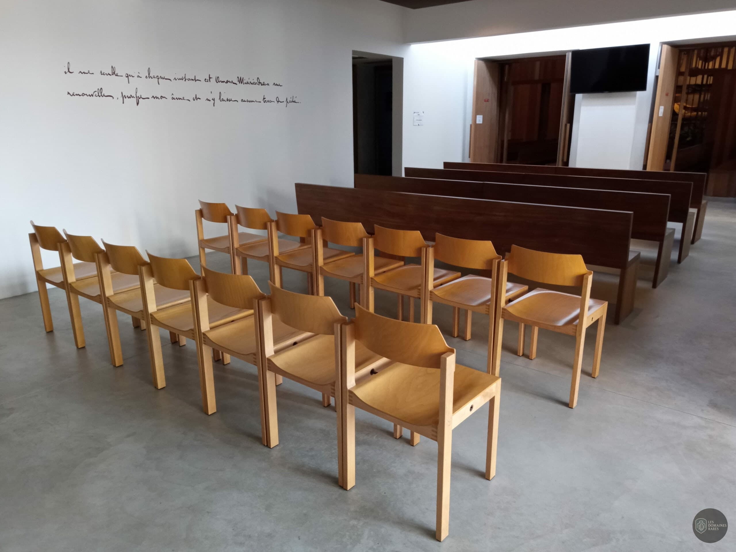 Salle de réunion 1 de l'hôtel Le Carmel à Les en Auvergne-Rhône-Alpes