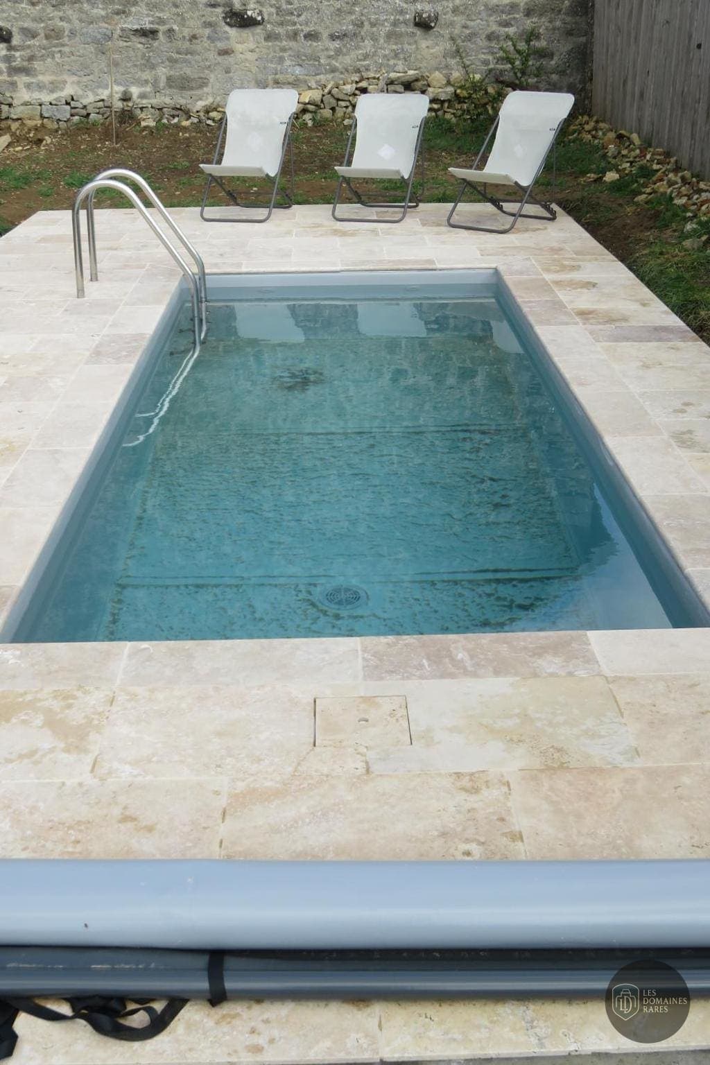 Piscine et activités du lieu Le Catalpa à Cordelle en Auvergne-Rhône-Alpes
