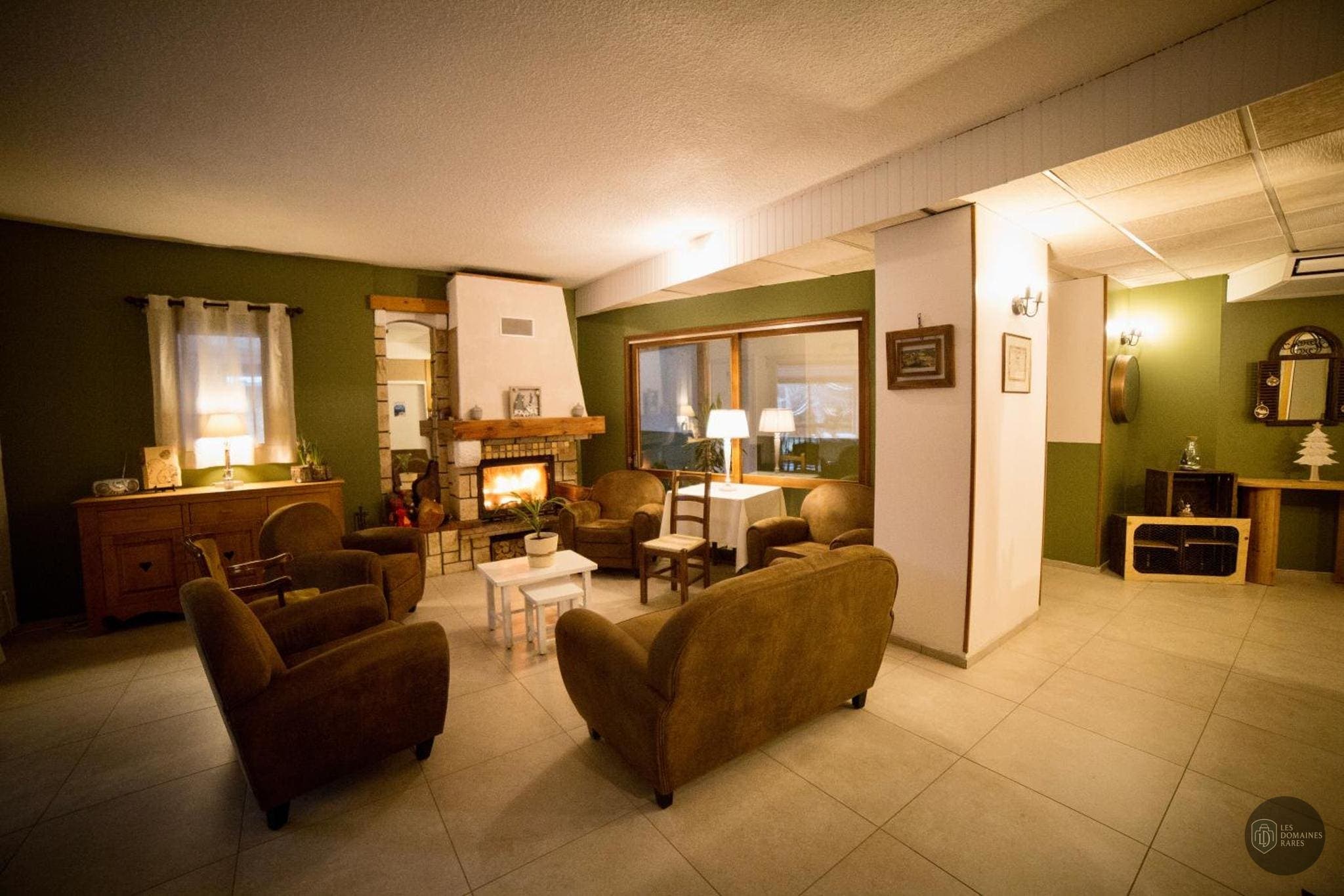 Espace intérieur de l'hôtel Le Catinat Fleuri à Guillestre en Provence-Alpes-Côte d'Azur