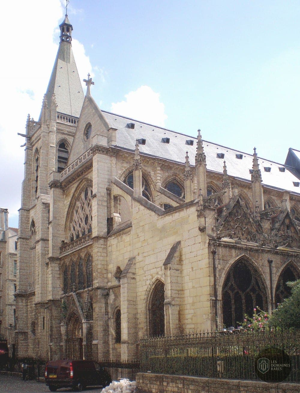 Vue extérieure du lieu Le Cavern à Paris en Île-de-France