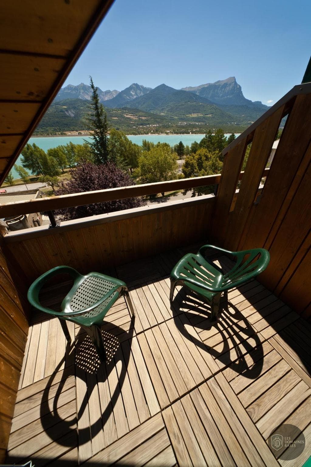 Vue extérieure de l'hôtel Le Chadenas à Embrun en Provence-Alpes-Côte d'Azur