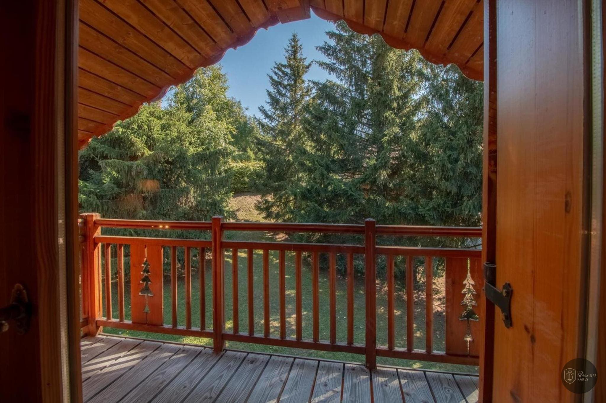 Vue extérieure du lieu Le Chalet à Le en Île-de-France
