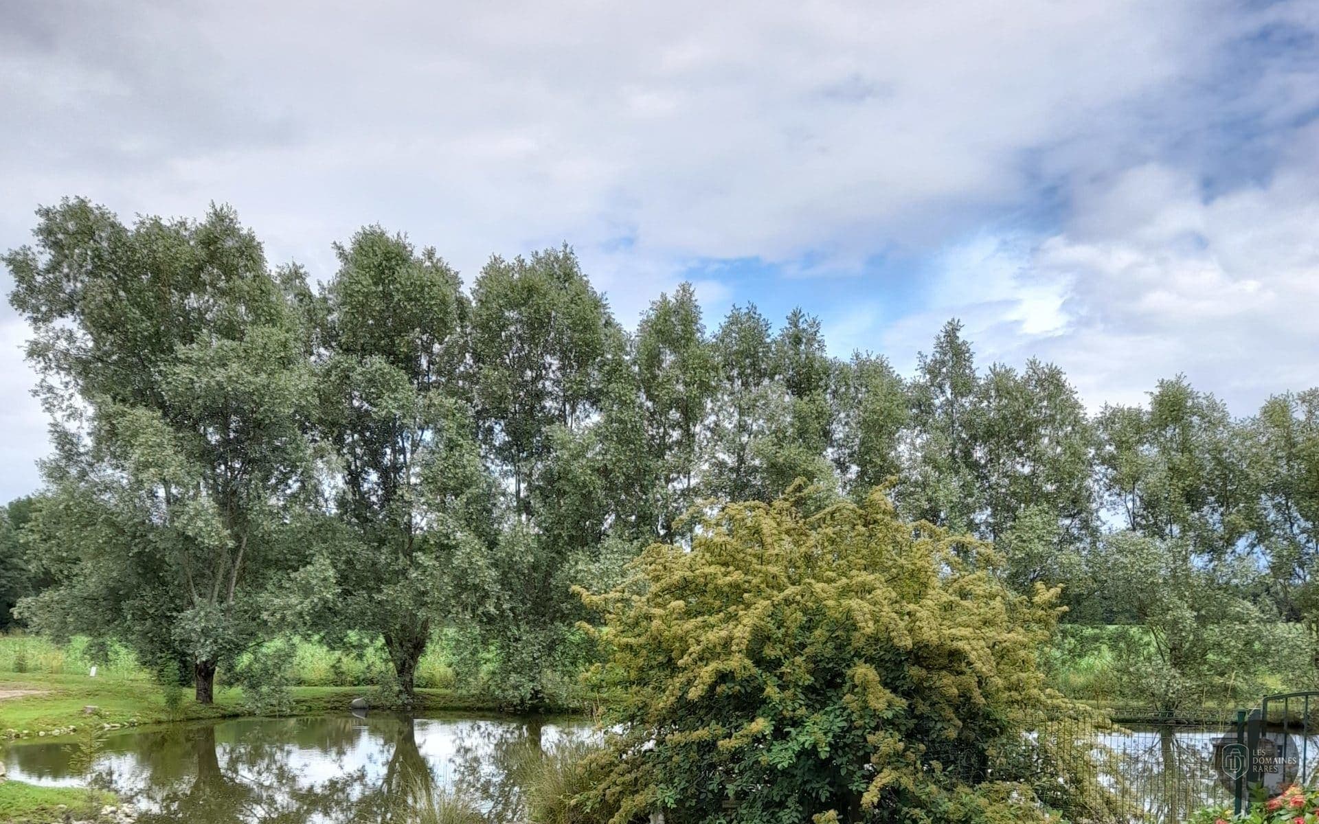 Vue extérieure du gîte Le Charmay en Auvergne-Rhône-Alpes