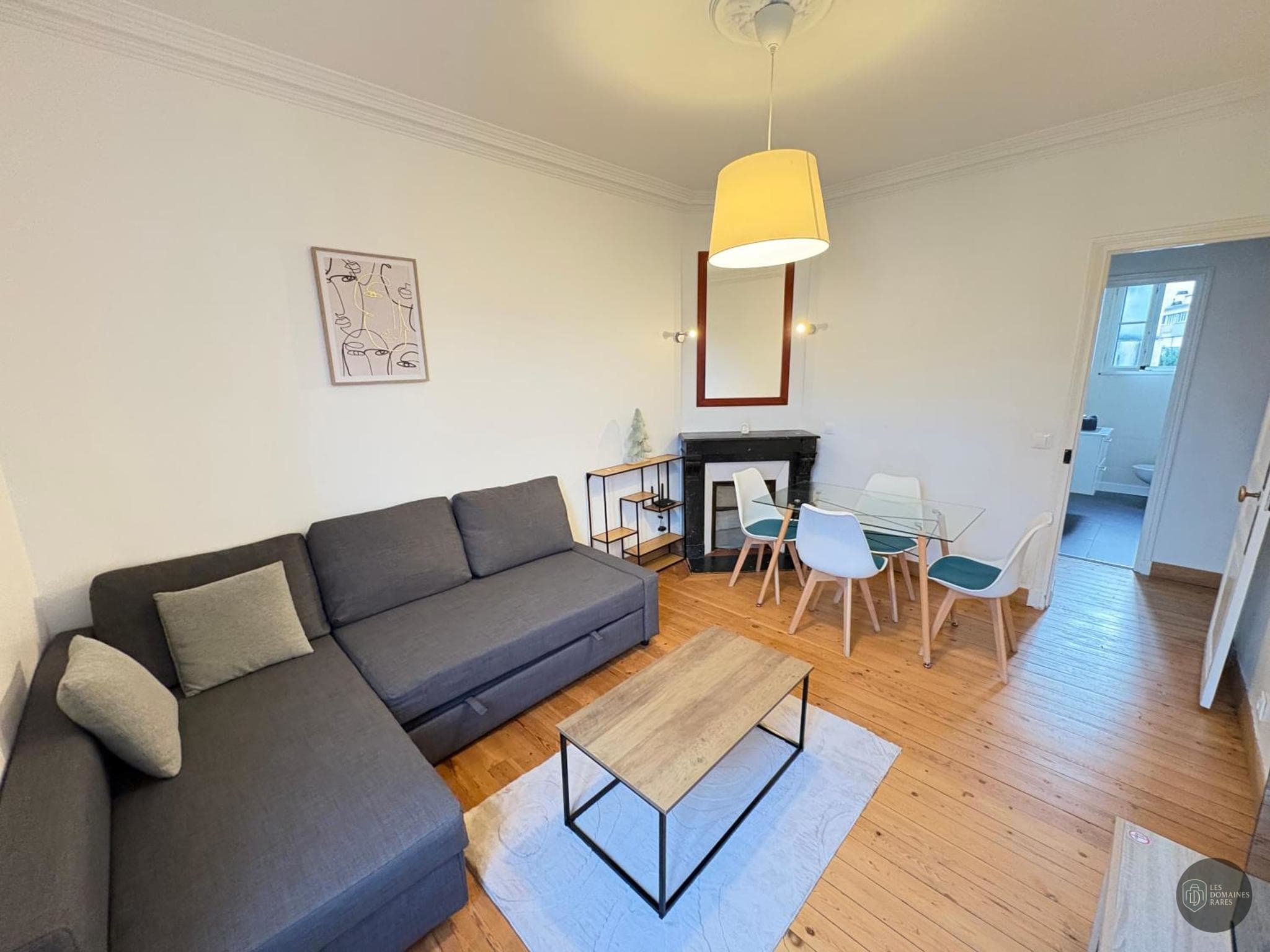 Espace intérieur de l'hôtel Le Check In en Auvergne-Rhône-Alpes