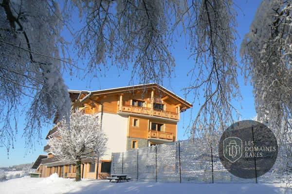 Vue extérieure du domaine Le Chenex en Auvergne-Rhône-Alpes