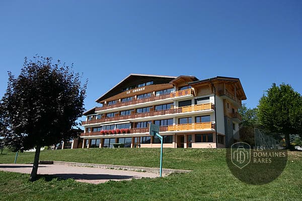 Vue extérieure du domaine Le Chenex en Auvergne-Rhône-Alpes