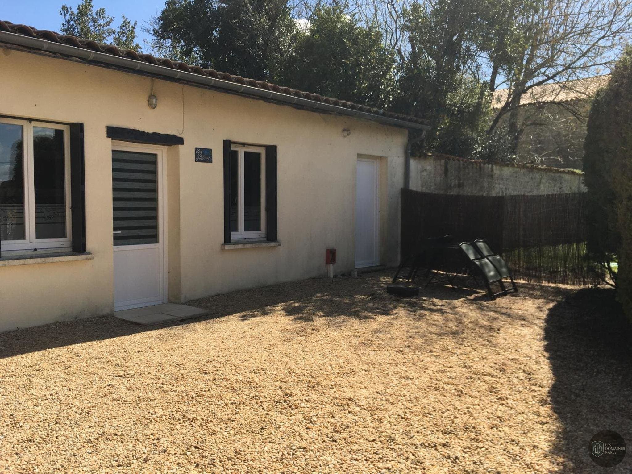Vue extérieure du lieu Le Cheval Noir à Pantin en Île-de-France