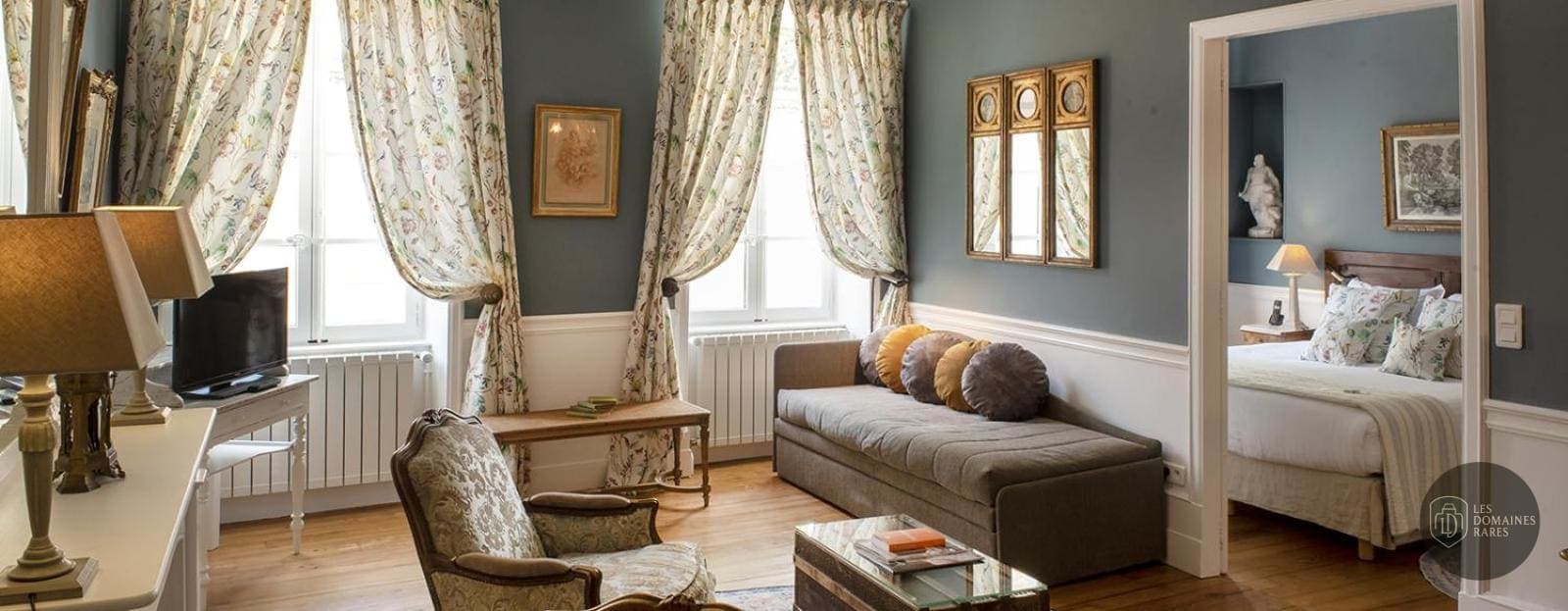Espace intérieur de l'hôtel Le Clair de la Plume en Auvergne-Rhône-Alpes