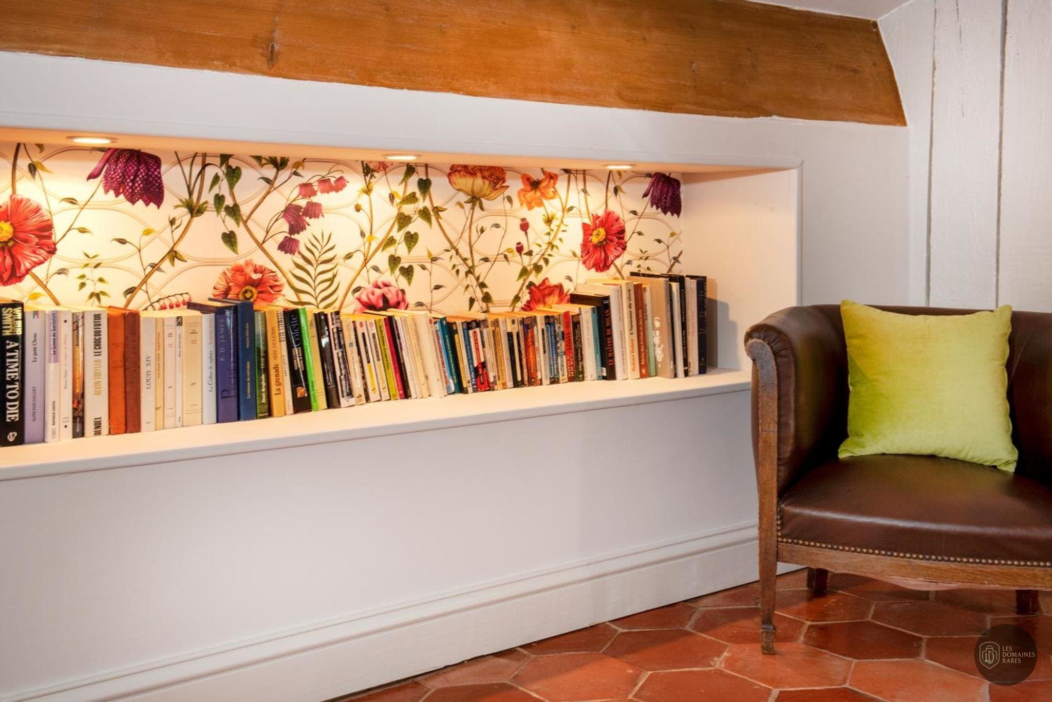Espace intérieur de l'hôtel Le Clair de la Plume en Auvergne-Rhône-Alpes