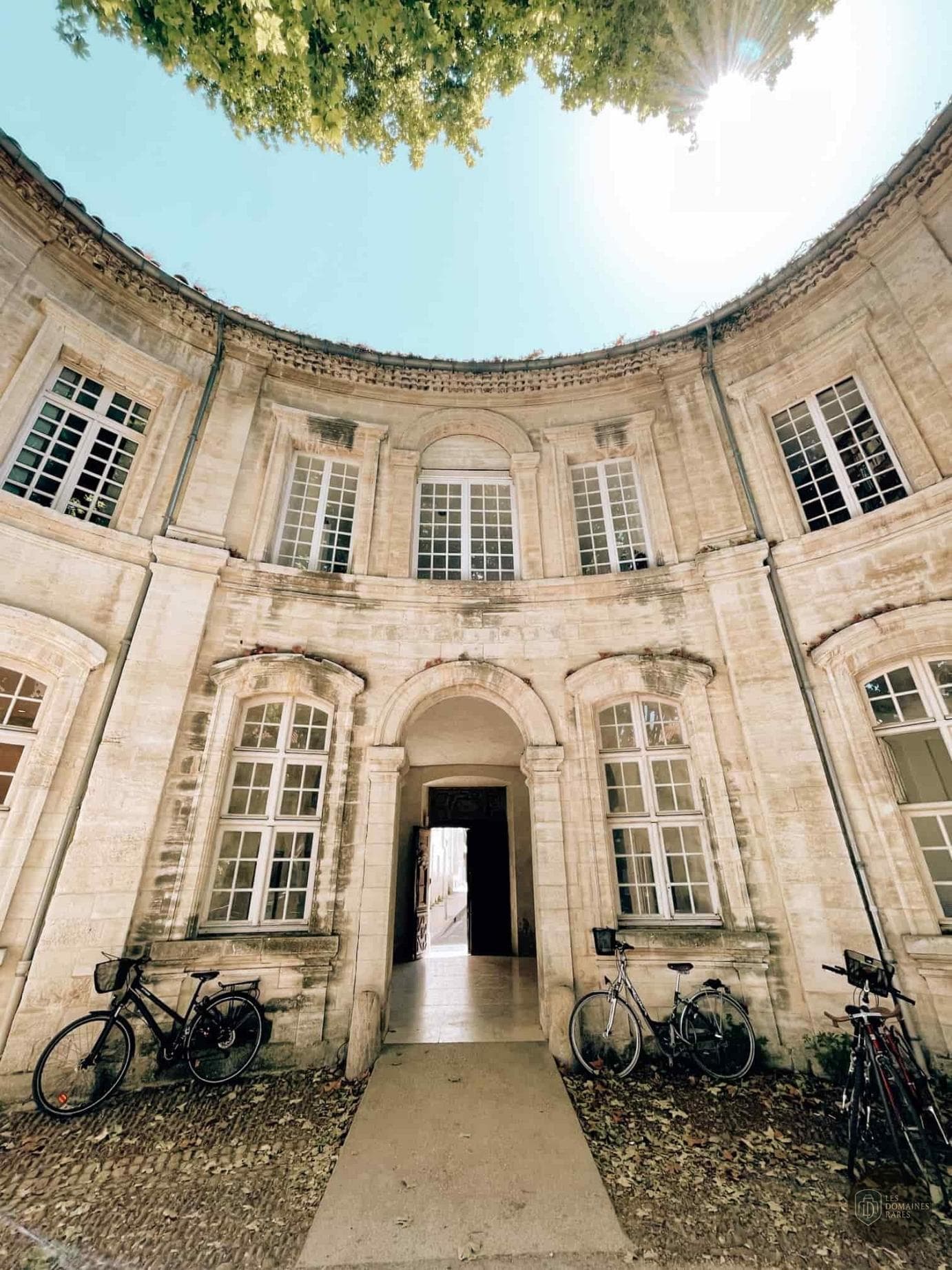 Vue extérieure de l'hôtel Le Cloître à Marseille en Provence-Alpes-Côte d'Azur