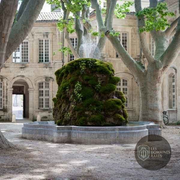 Vue extérieure de l'hôtel Le Cloître à Marseille en Provence-Alpes-Côte d'Azur