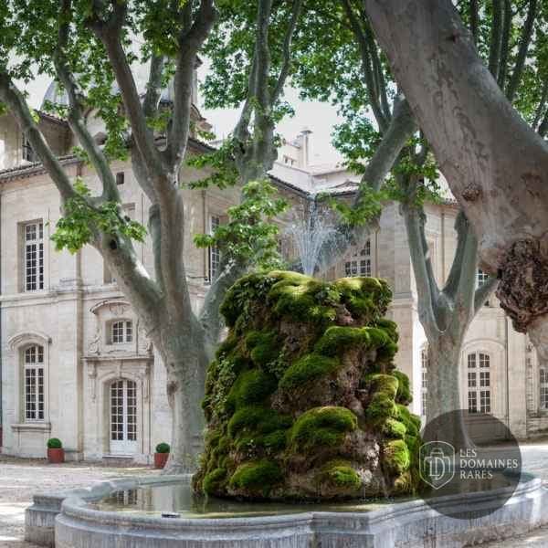 Vue extérieure de l'hôtel Le Cloître à Marseille en Provence-Alpes-Côte d'Azur