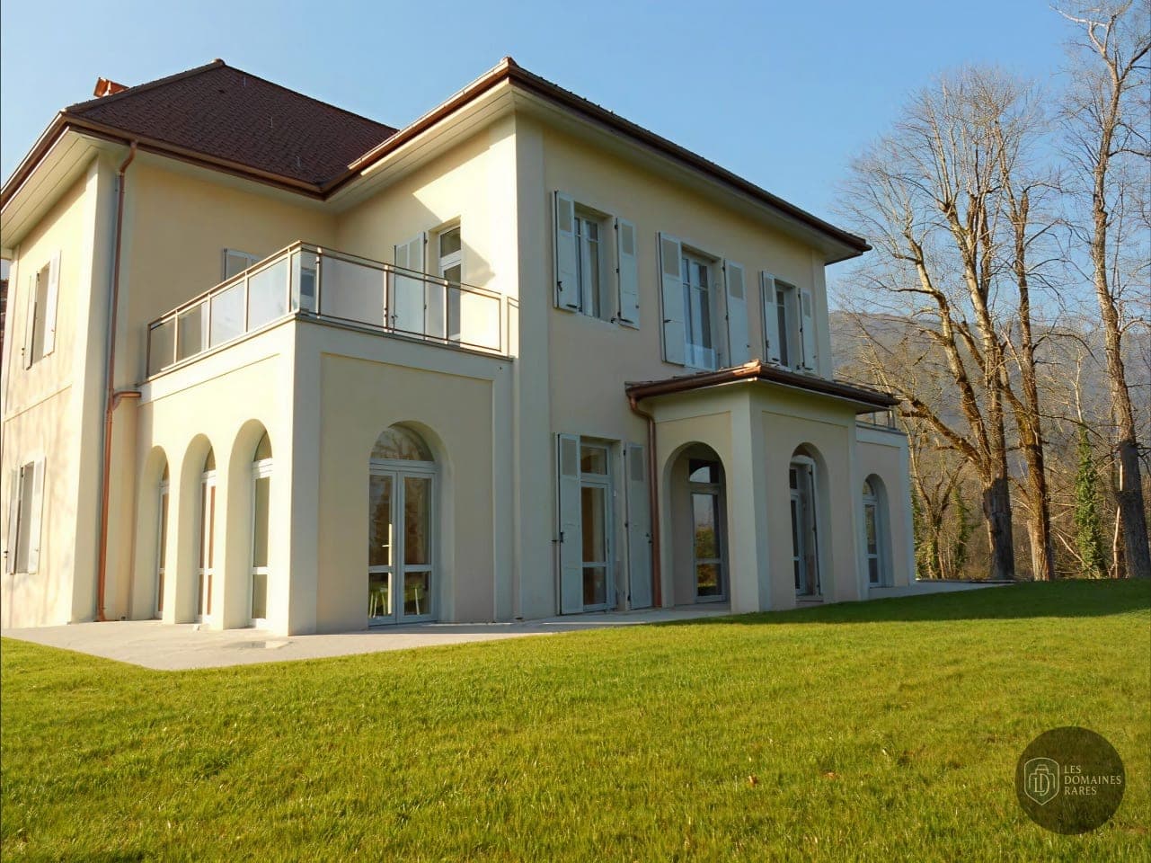 Vue extérieure du domaine Le Clos Berthet à Sévrier en Auvergne-Rhône-Alpes