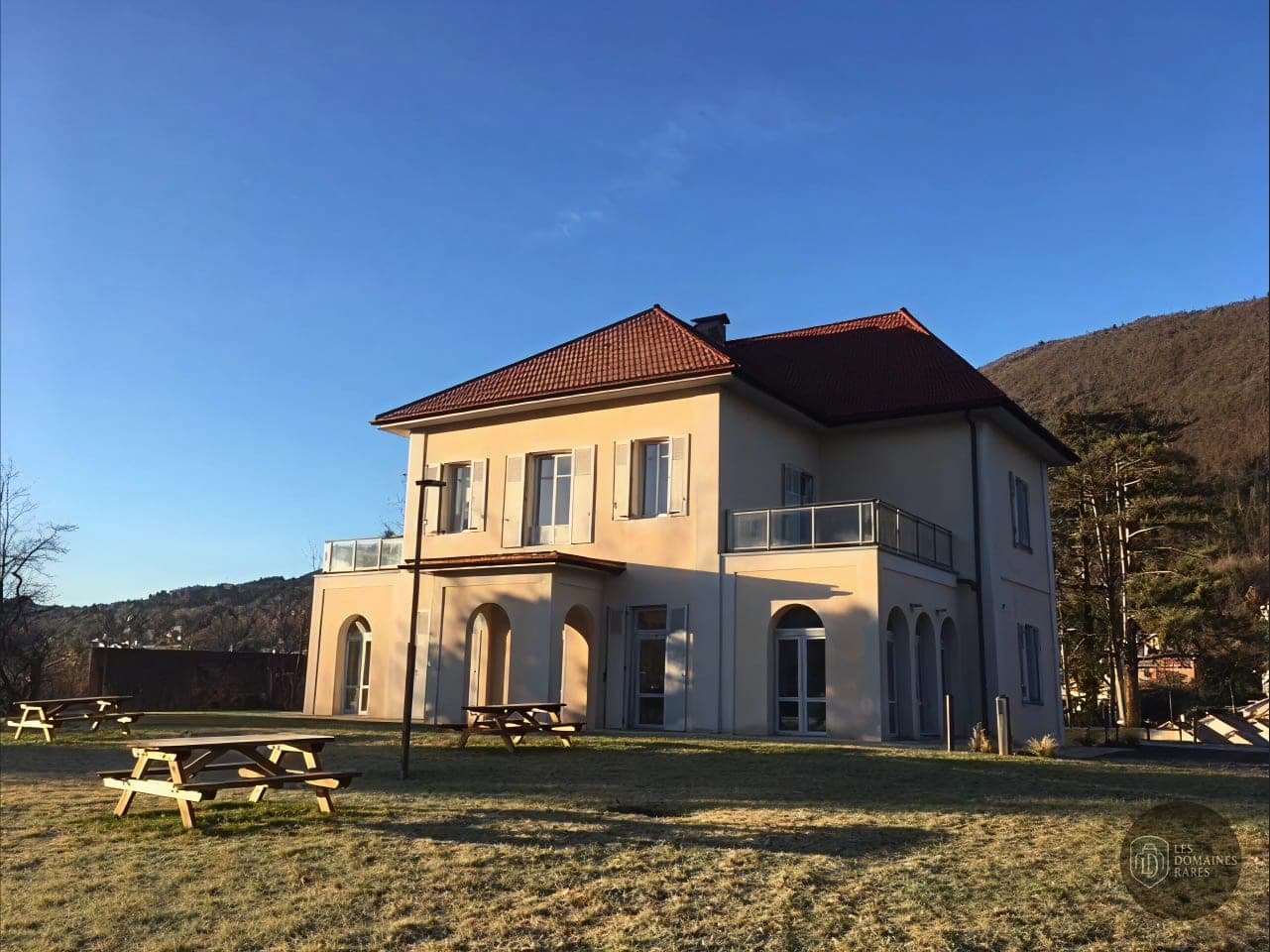 Vue extérieure du domaine Le Clos Berthet à Sévrier en Auvergne-Rhône-Alpes
