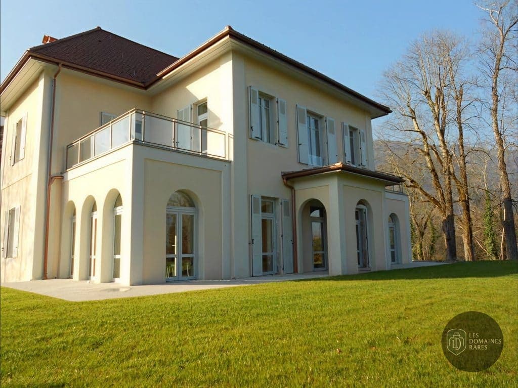 Vue extérieure du domaine Le Clos Berthet à Sévrier en Auvergne-Rhône-Alpes