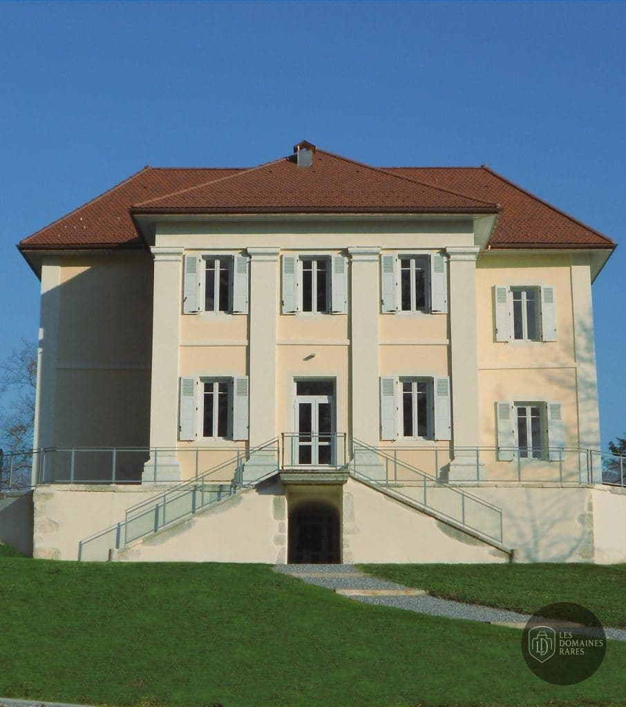 Vue extérieure du domaine Le Clos Berthet à Sévrier en Auvergne-Rhône-Alpes