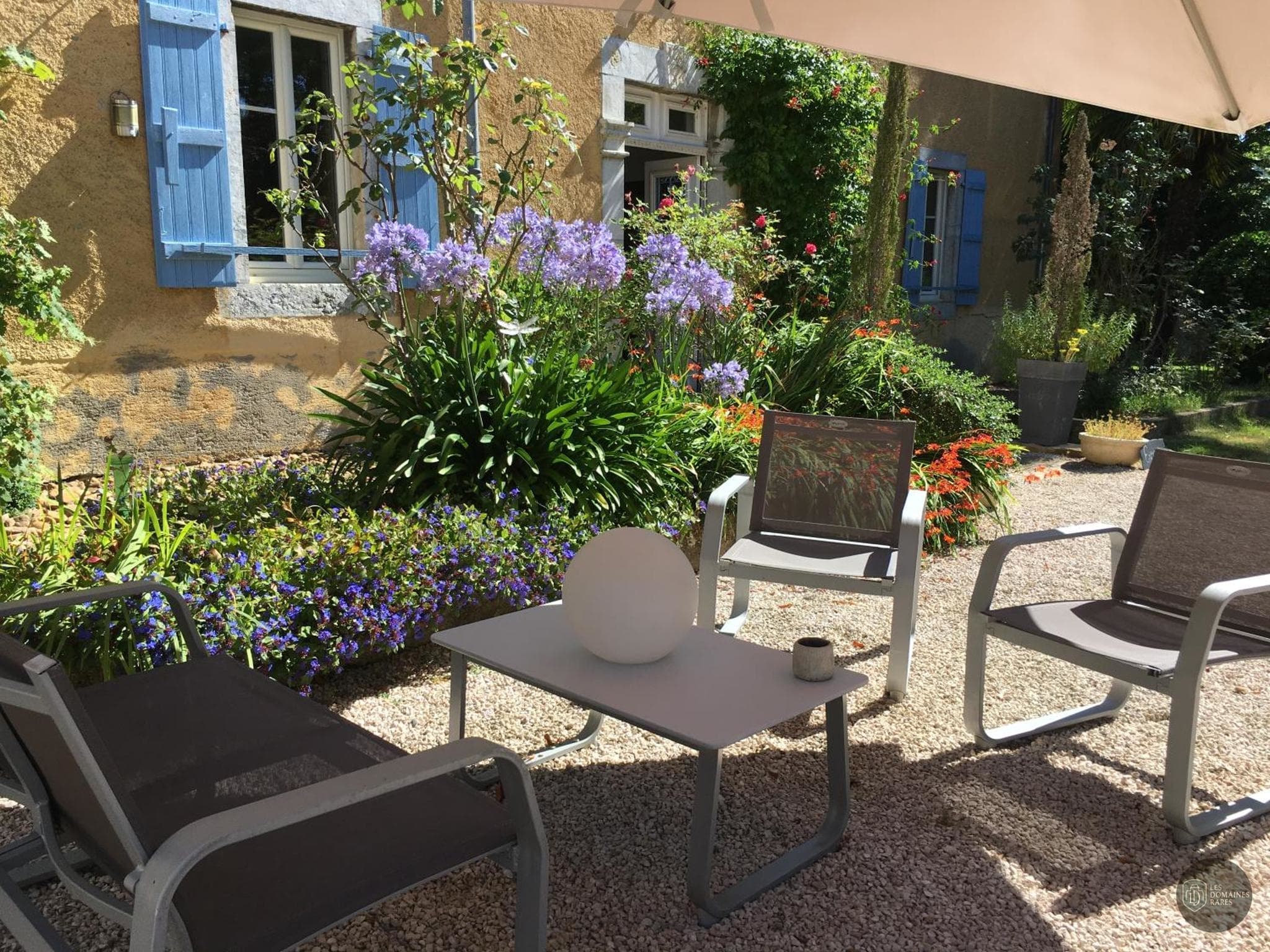 Vue extérieure du domaine Le Clos Galan à Galan en Occitanie