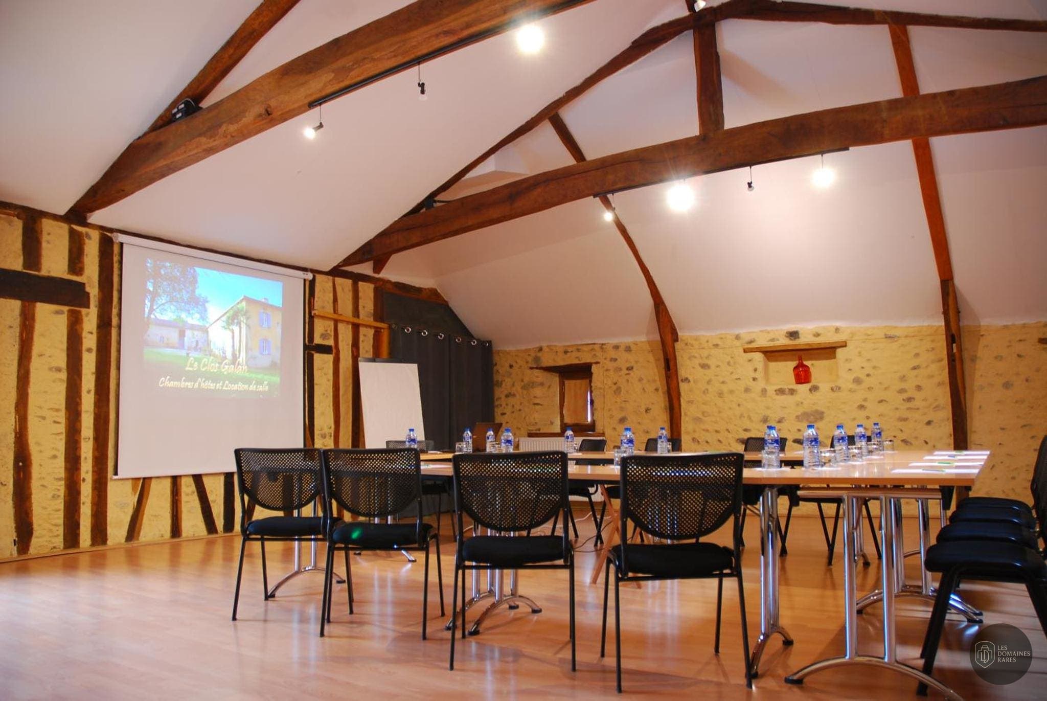 Salle de réunion 1 du domaine Le Clos Galan à Galan en Occitanie
